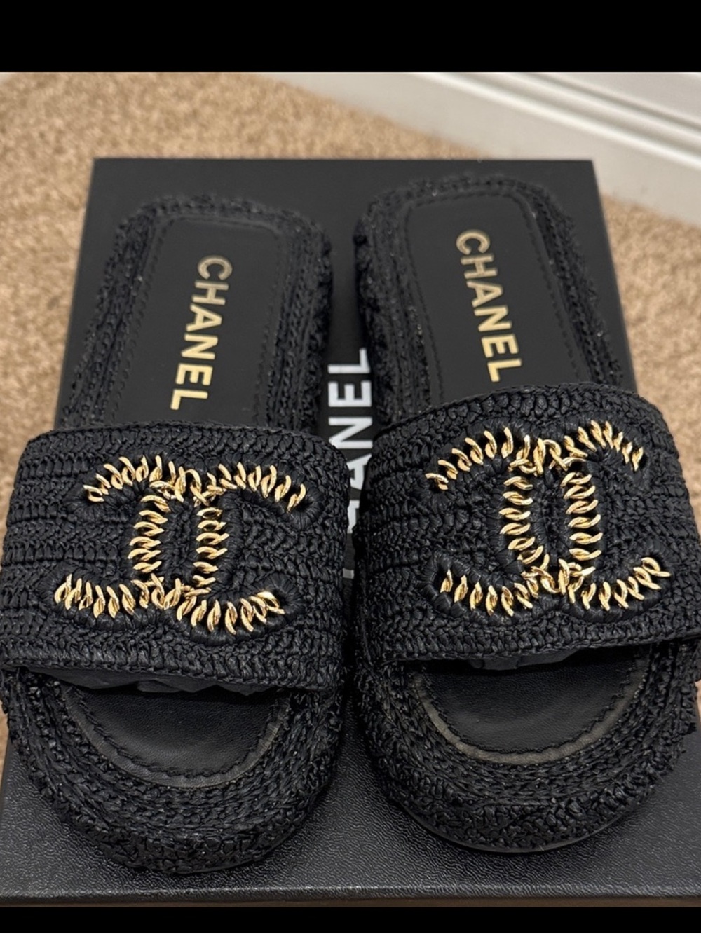 CHANEL Raffia CC Slide Sandals – Black & Gold Logo – Size 37 - Picture 2 of 9